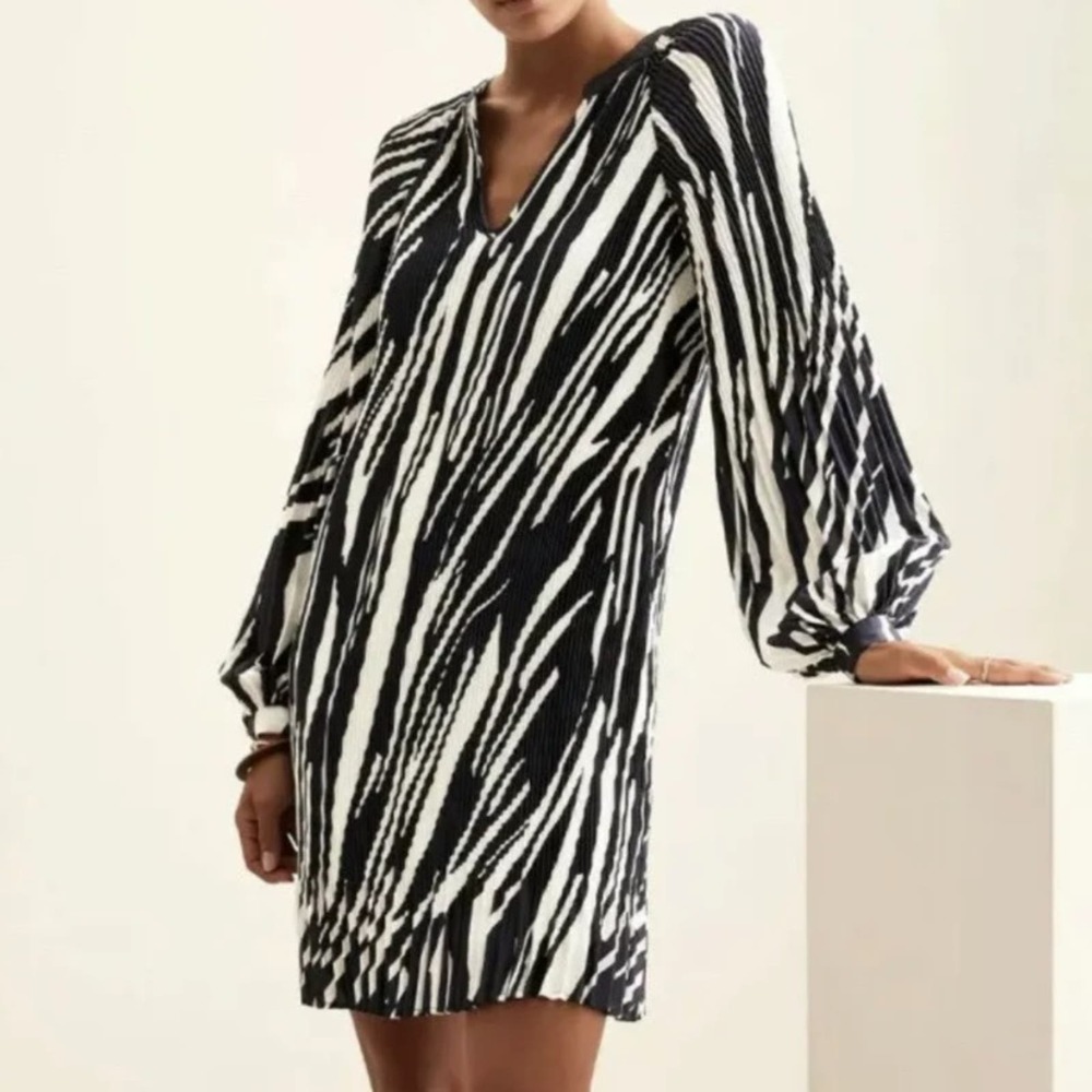 Banana Republic Navy White Zebra Print Pleated LS Shift Dress Size XS NWOT